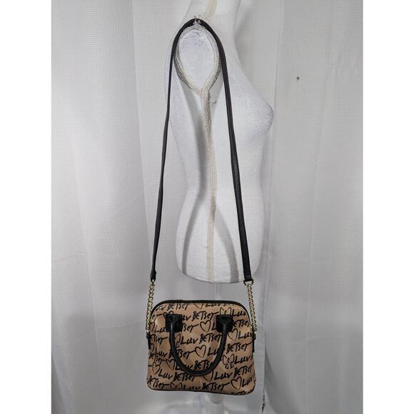 BETSEY JOHNSON! BLACK & TAN LOGO FABRIC CROSSBODY PURSE, BAG, HANDBAG! SWEET! - Picture 5 of 12